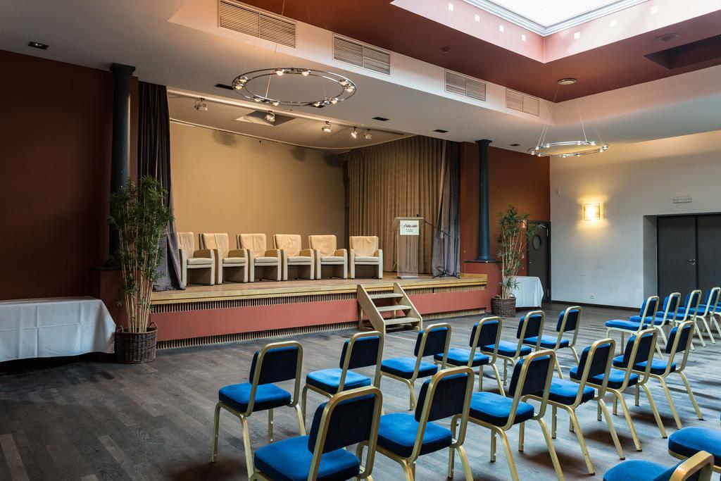 Ambassador Bosten Hotel 4*
