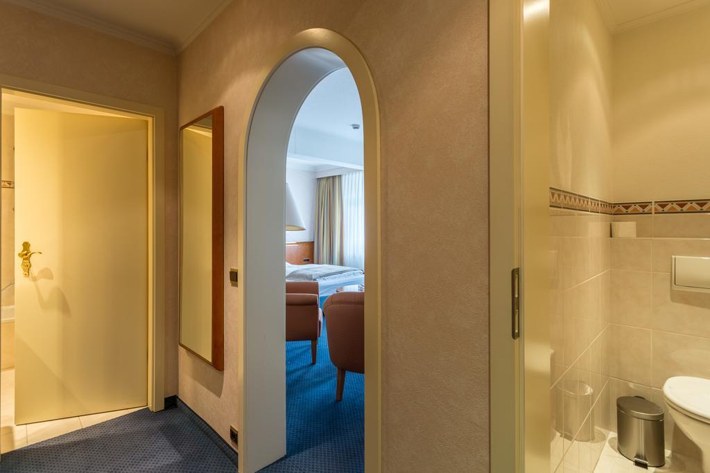 Ambassador Bosten 4*